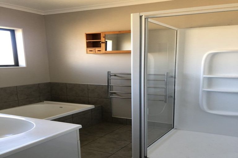 Photo of property in 52b Swanson Road, Henderson, Auckland, 0610