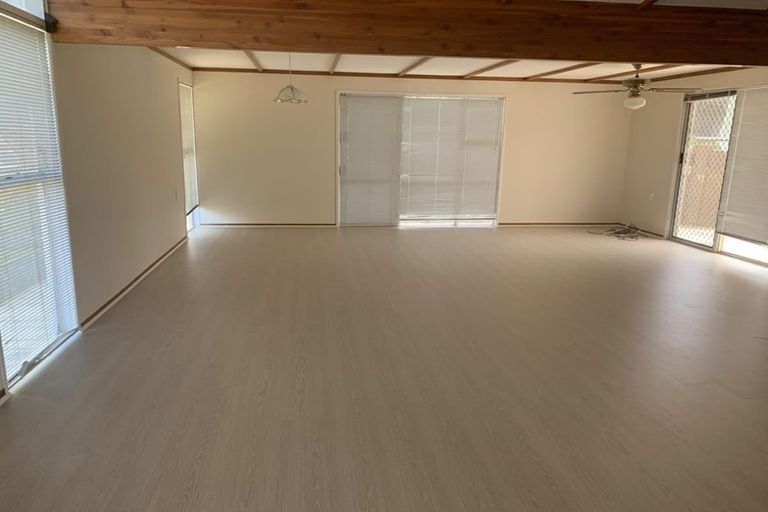 Photo of property in 22 Finlow Drive, Te Atatu South, Auckland, 0610