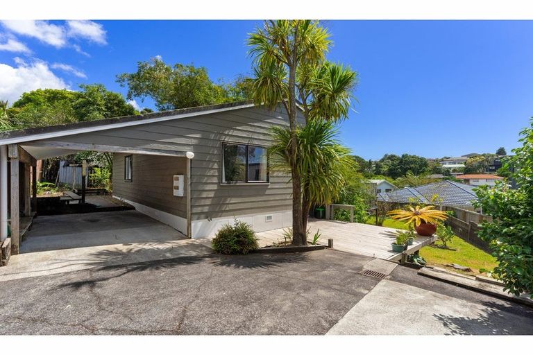 Photo of property in 2/74 Cockayne Crescent, Sunnynook, Auckland, 0620