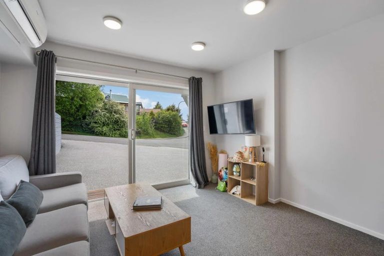 Photo of property in 2 Dart Place, Fernhill, Queenstown, 9300
