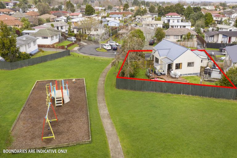 Photo of property in 12 Tilbrook Place, Papakura, 2110