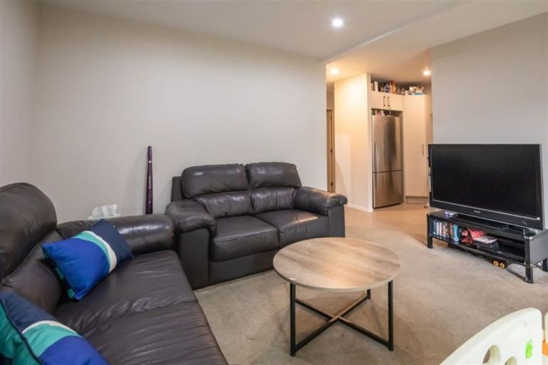 Photo of property in 2/45a Swanson Road, Henderson, Auckland, 0610