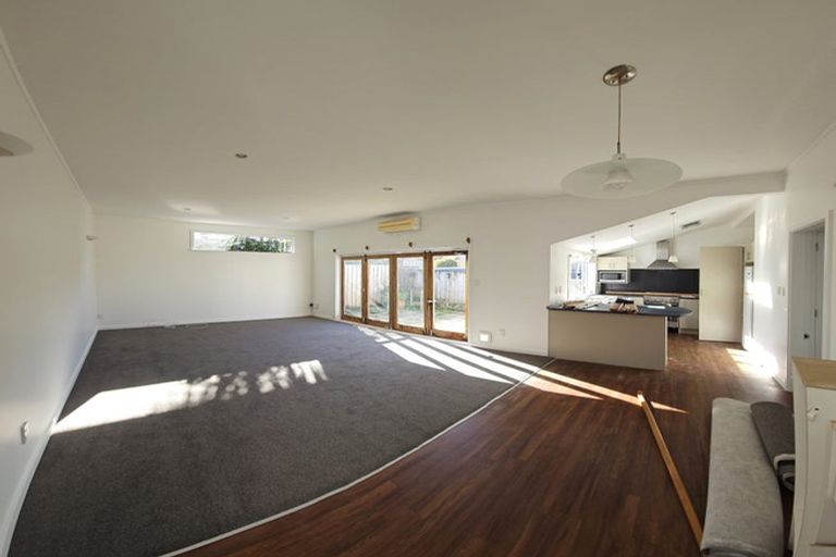 Photo of property in 16 Edinburgh Terrace, Berhampore, Wellington, 6023