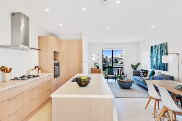 Photo of property in 35 Pepene Avenue, Takanini, 2112