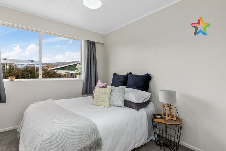 Photo of property in 15b Pencarrow Crescent, Wainuiomata, Lower Hutt, 5014
