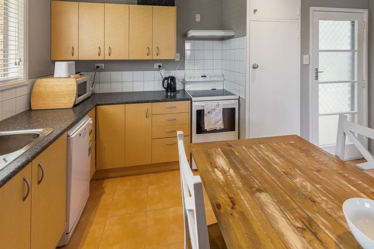 Photo of property in 2/6 Hood Place, Spotswood, New Plymouth, 4310