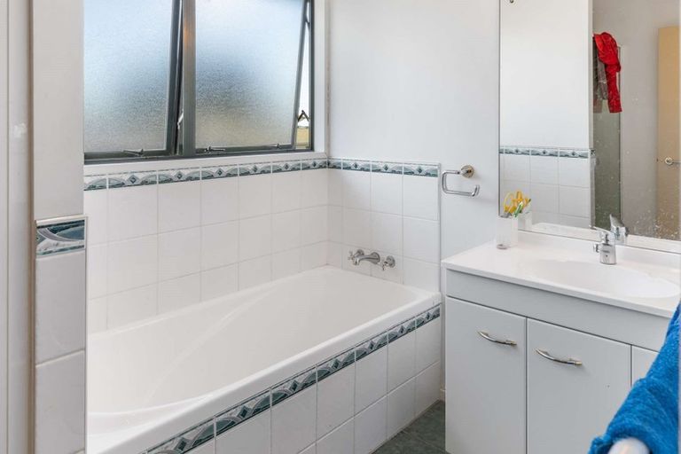 Photo of property in 35a Clevedon Road, Papakura, 2110