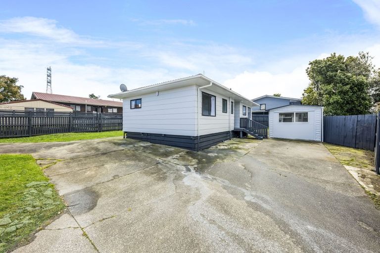 Photo of property in 1/98 Shifnal Drive, Randwick Park, Auckland, 2105