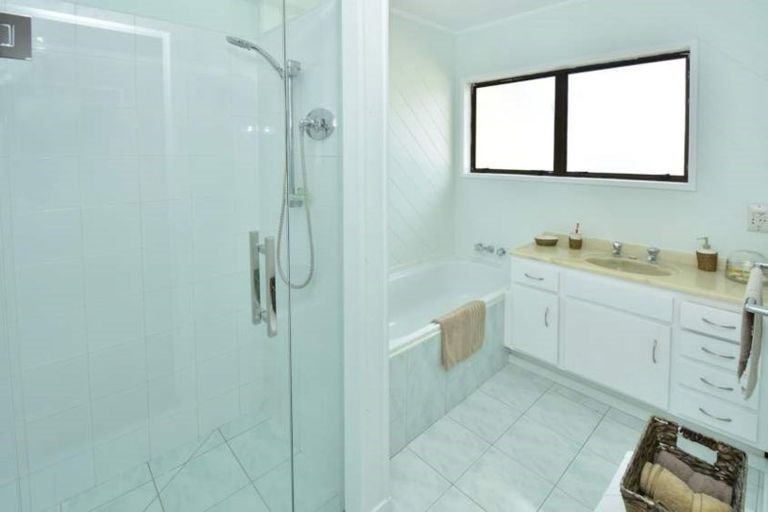 Photo of property in 15 Elizabeth Drive, West Harbour, Auckland, 0618