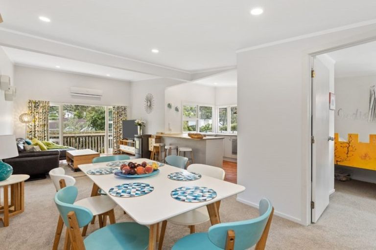 Photo of property in 37 Seaton Road, Murrays Bay, Auckland, 0630