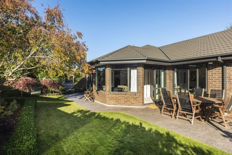 Photo of property in 4 Vaughan Way, Redwood, Christchurch, 8051