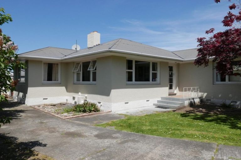 Photo of property in 20 Farquhars Road, Redwood, Christchurch, 8051