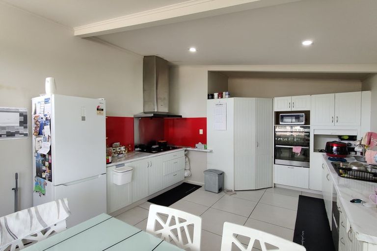 Photo of property in 5 Portadown Avenue, Pakuranga Heights, Auckland, 2010