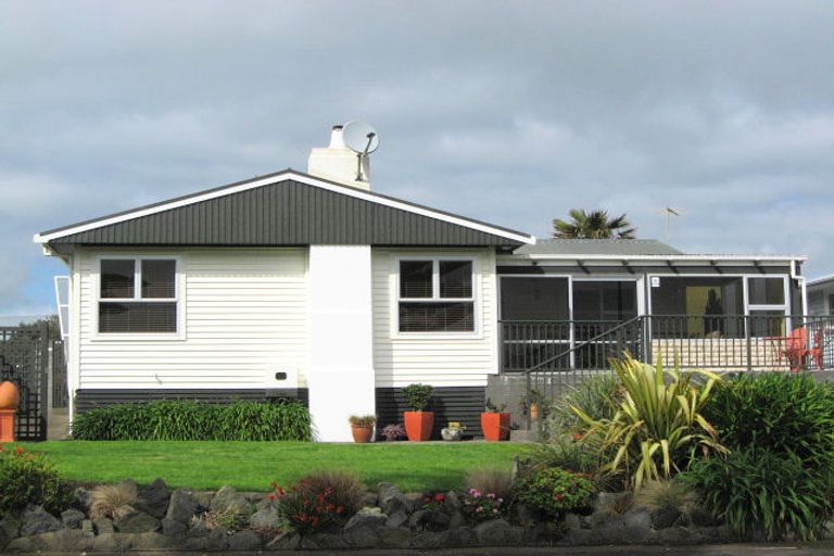 Photo of property in 25 Battiscombe Terrace, Waitara, 4320
