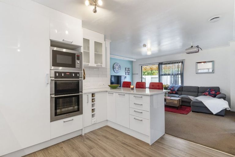 Photo of property in 1/37 Simon Ellice Drive, Bayview, Auckland, 0629