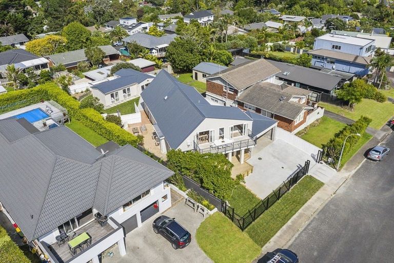 Photo of property in 16 Paisley Street, Mellons Bay, Auckland, 2014