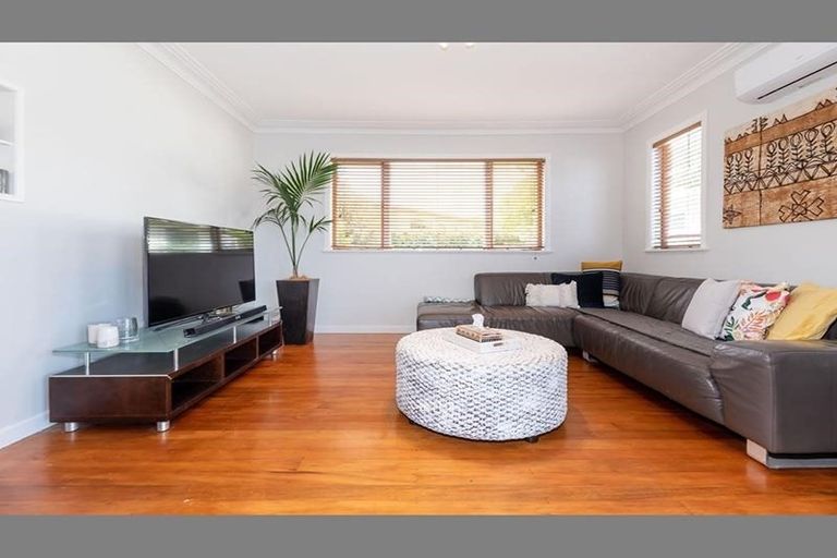 Photo of property in 23a Riserra Drive, Ranui, Auckland, 0612