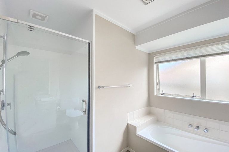 Photo of property in 184 Burswood Drive, Burswood, Auckland, 2013