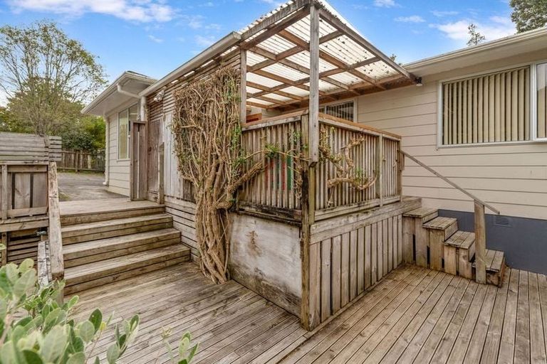 Photo of property in 19 Stallard Place, Glen Eden, Auckland, 0602