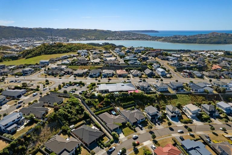 Photo of property in 20 Tongariro Drive, Aotea, Porirua, 5024