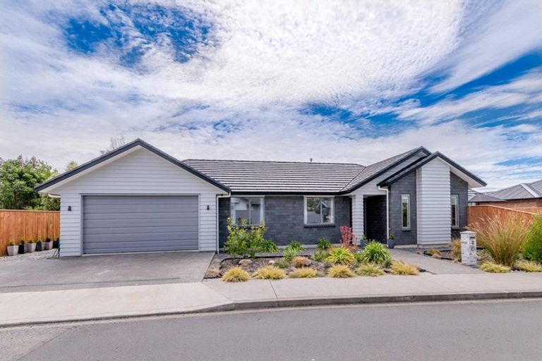 Photo of property in 6 Saint Vincent Way, Waikanae, 5036