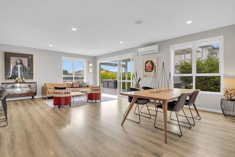 Photo of property in 14 Aporo Drive, Kumeu, 0810