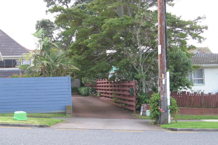 Photo of property in 2/35 Eastern Beach Road, Bucklands Beach, Auckland, 2012