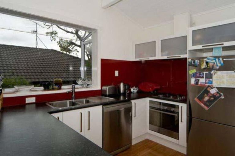 Photo of property in 13a Irirangi Road, Greenlane, Auckland, 1061