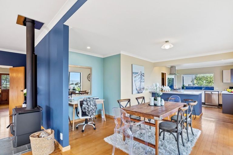 Photo of property in 66 Constable Road, Muriwai, Waimauku, 0881