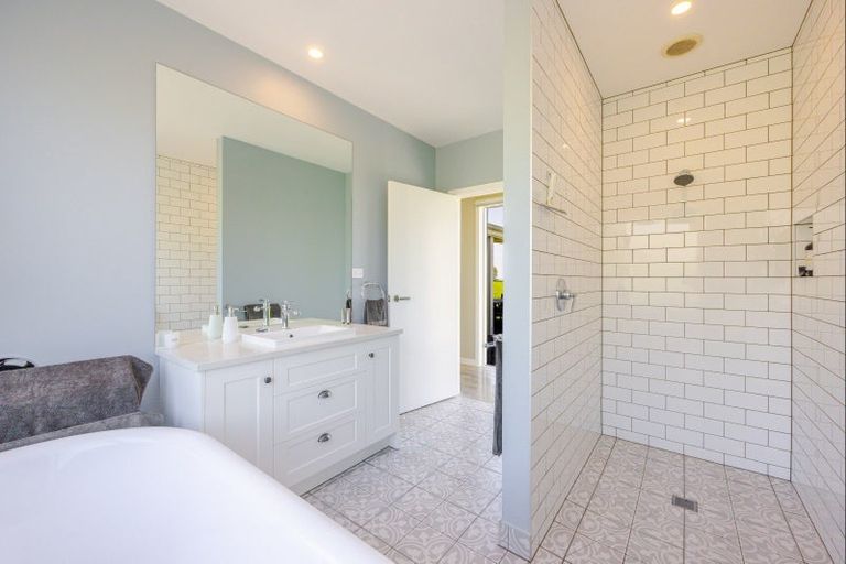 Photo of property in 45 Highlands Drive, Waipawa, 4277
