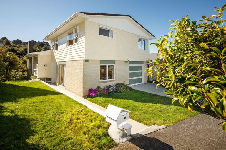 Photo of property in 4 Panorama Grove, Harbour View, Lower Hutt, 5010
