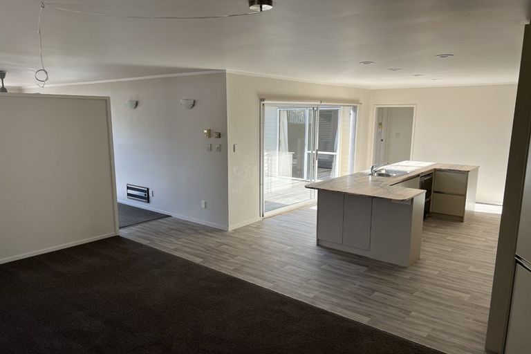 Photo of property in 15 Waiwera Place, Waiwera, Orewa, 0994