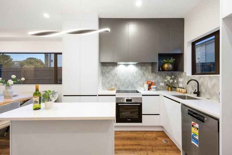 Photo of property in 2/81 Vodanovich Road, Te Atatu South, Auckland, 0610