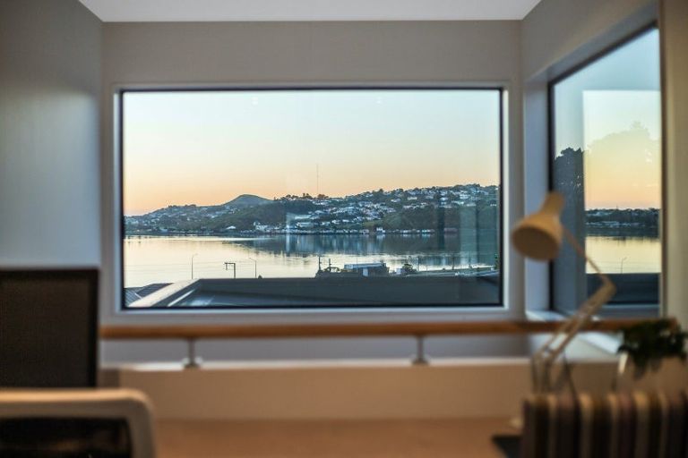 Photo of property in 10 Ihakara Arthur Lane, Aotea, Porirua, 5024