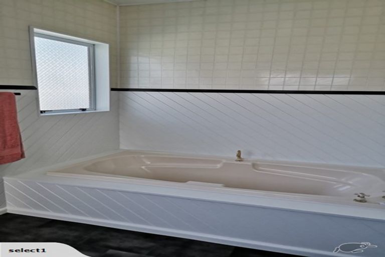 Photo of property in 1118 Fergusson Drive, Clouston Park, Upper Hutt, 5018