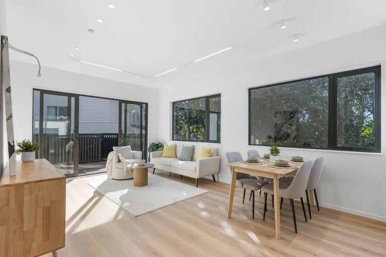 Photo of property in 6/30 Kiteroa Terrace, Rothesay Bay, Auckland, 0630
