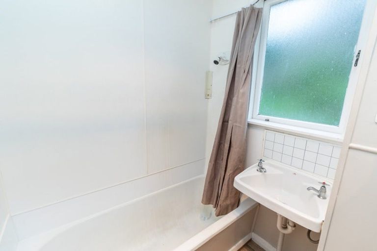 Photo of property in 2a-2b Devon Place, Cannons Creek, Porirua, 5024