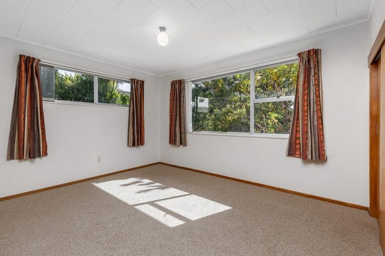 Photo of property in 3 Morriggia Place, Bayview, Auckland, 0629