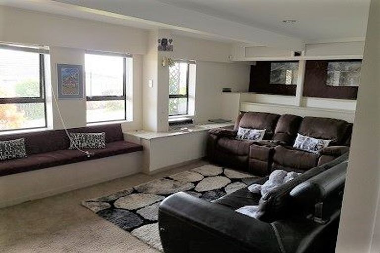 Photo of property in 91 Takutai Avenue, Half Moon Bay, Auckland, 2012