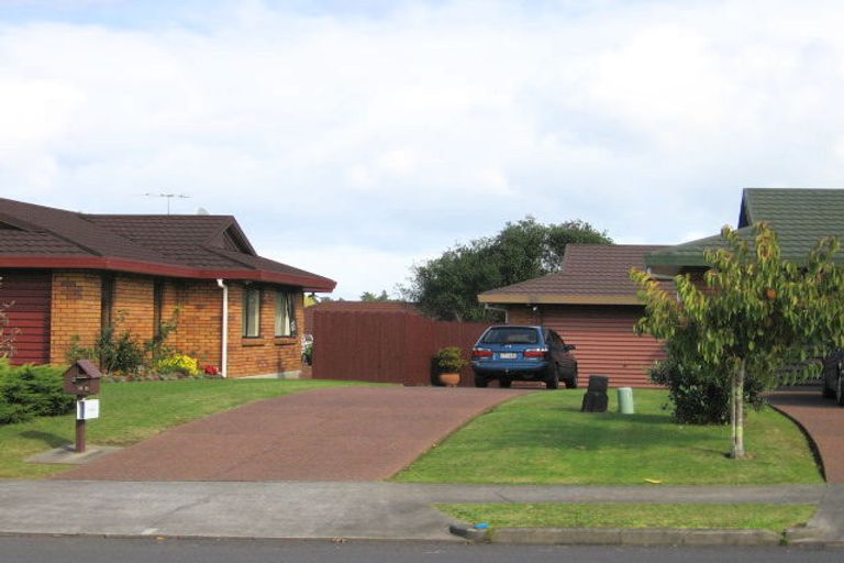 Photo of property in 2/98 Mirrabooka Avenue, Botany Downs, Auckland, 2010