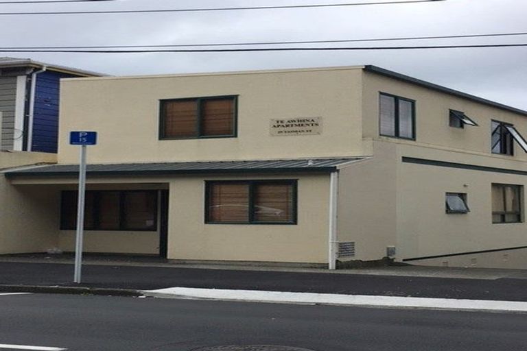 Photo of property in Te Awhina Apartments, 13/22 Sussex Street, Mount Cook, Wellington, 6021