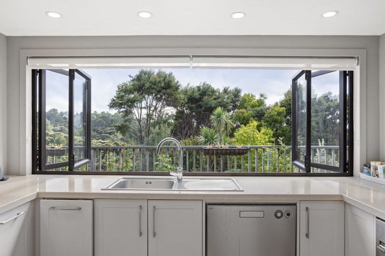 Photo of property in 19 Te Araroa Drive, Paremoremo, Auckland, 0632