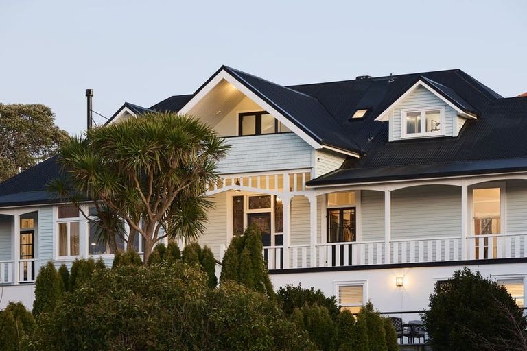 Photo of property in 10 Cobden Road, Bluff Hill, Napier, 4110