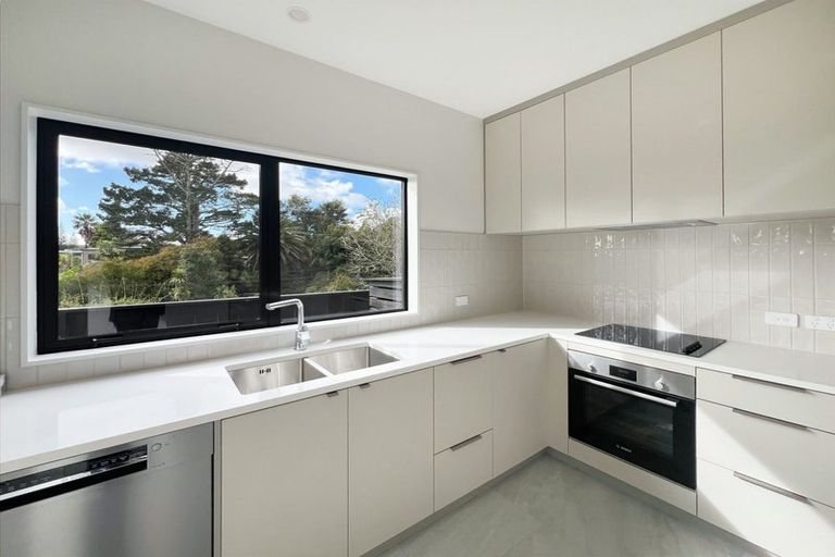 Photo of property in 4/29 Brandon Road, Glen Eden, Auckland, 0602