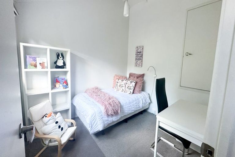 Photo of property in 4 Hiwihau Place, Glenfield, Auckland, 0629