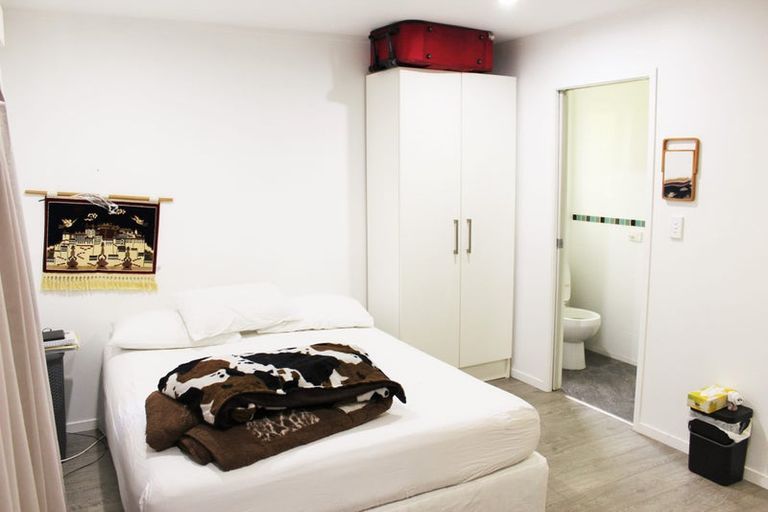 Photo of property in 100 Spinella Drive, Bayview, Auckland, 0629