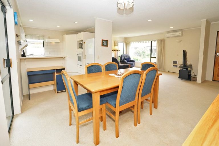 Photo of property in 83 Grosvenor Gardens, Flagstaff, Hamilton, 3210