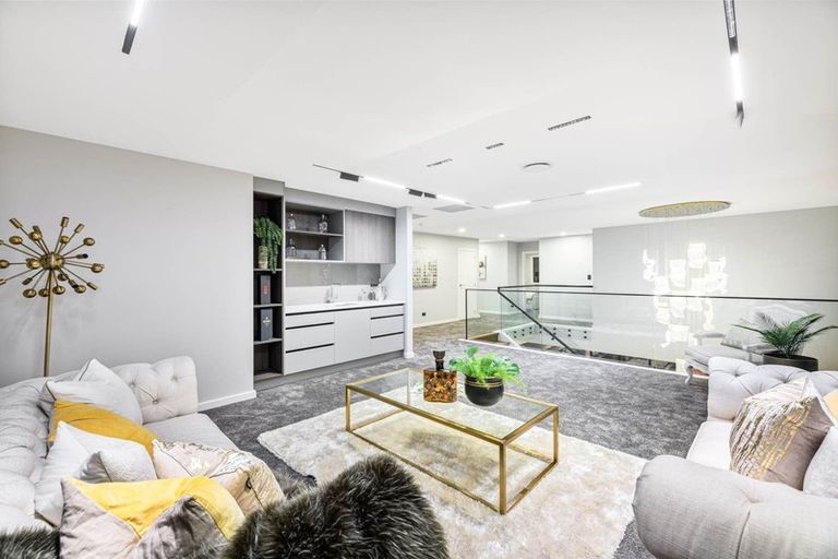 Photo of property in 24 Hooten Place, Oteha, Auckland, 0632