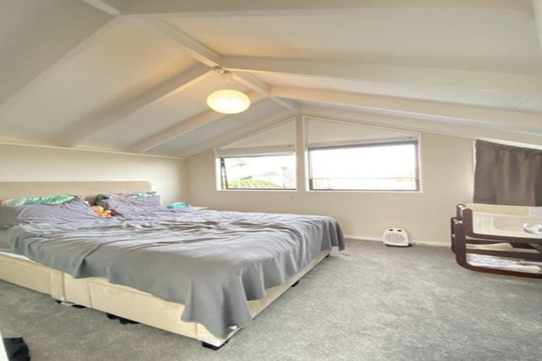Photo of property in 3/25a Beach Road, Te Atatu Peninsula, Auckland, 0610