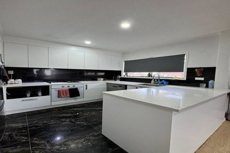 Photo of property in 100 Everglade Drive, Totara Heights, Auckland, 2105